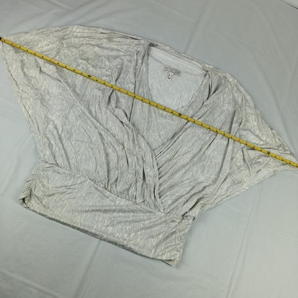 The Muses Lounge Size Medium Ivory Off Cream Gray Top Rayon Blend Faux Wrap - Picture 10 of 16